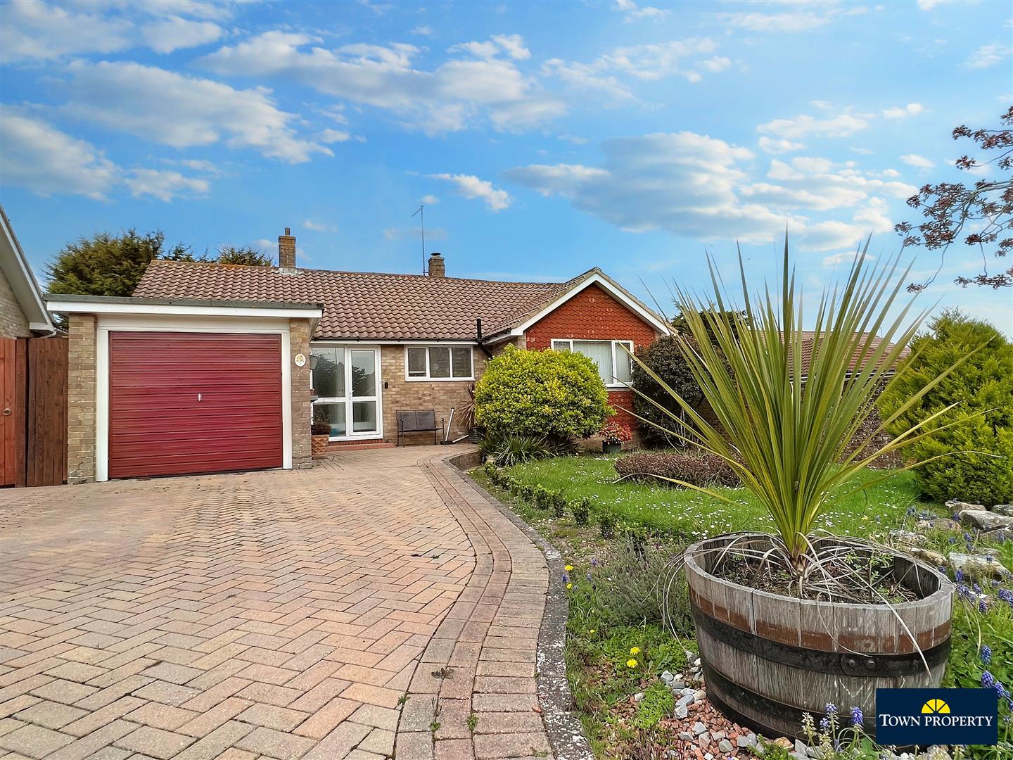 Property Details for Chatfield Crescent Eastbourne BN22 0EZ Town